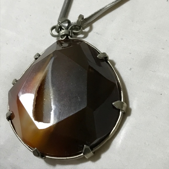 Agate and silver pendant in a silver chain. - Picture 4 of 8